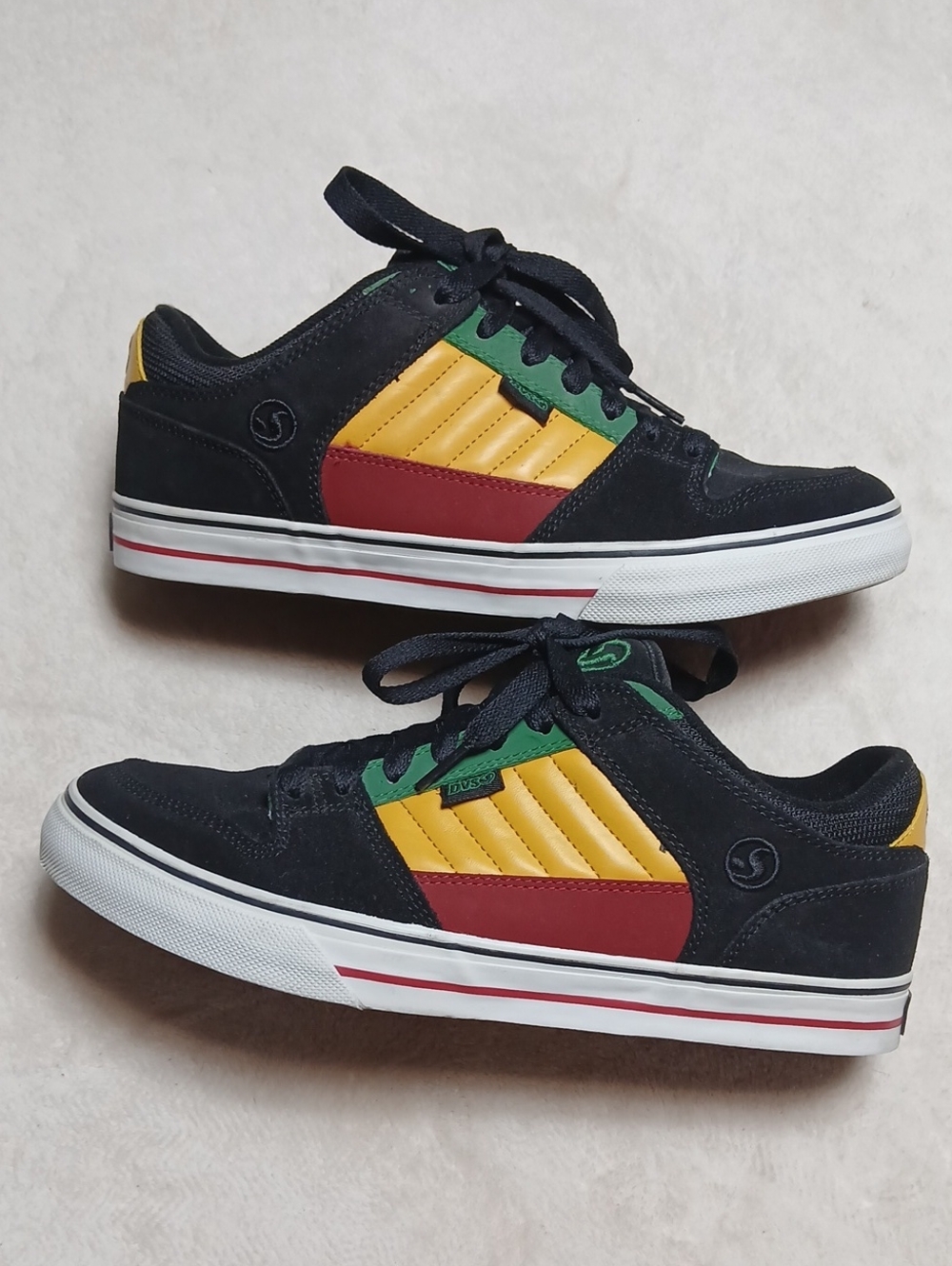 DVS Munition CT Men's Low-Top Skate Sneakers in Black with Yellow, Red Size 9.5